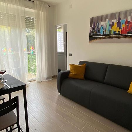 Moderno Ed Elegante Loft Con Balcone Lägenhet Milano Exteriör bild