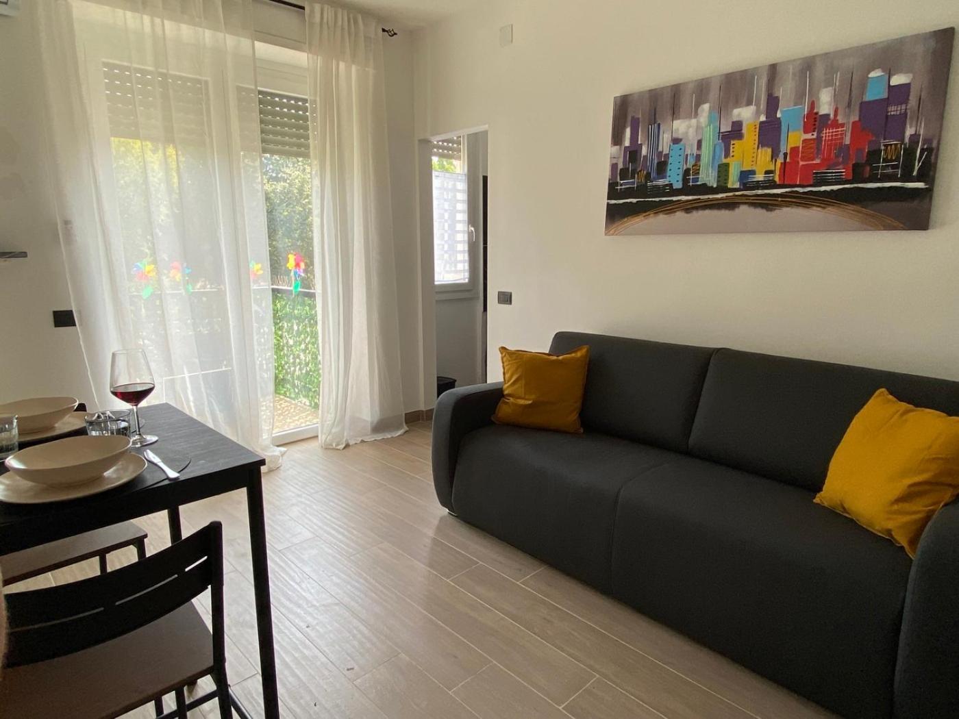 Moderno Ed Elegante Loft Con Balcone Lägenhet Milano Exteriör bild