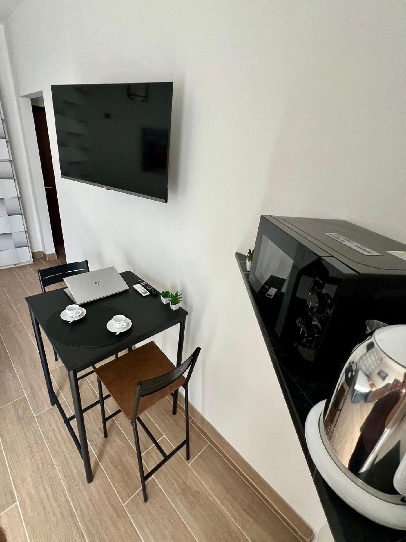 Moderno Ed Elegante Loft Con Balcone Lägenhet Milano Exteriör bild