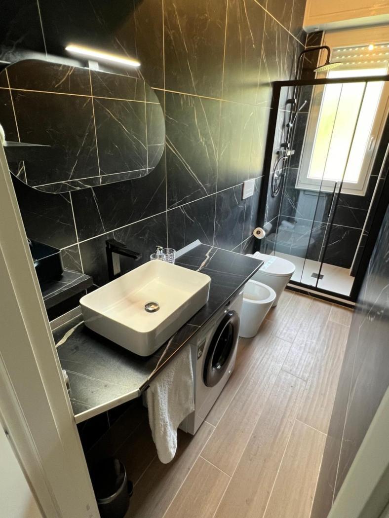Moderno Ed Elegante Loft Con Balcone Lägenhet Milano Exteriör bild