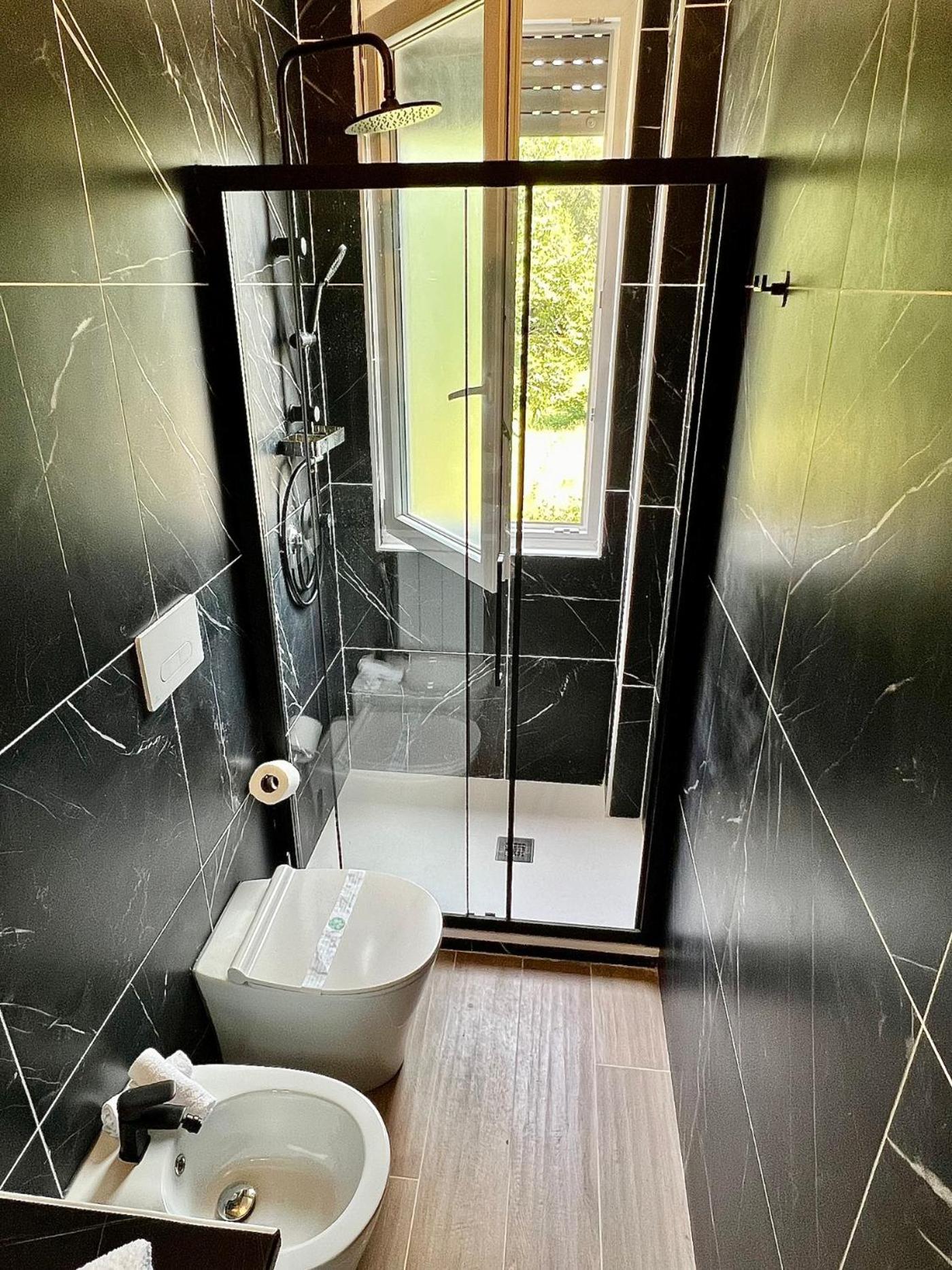 Moderno Ed Elegante Loft Con Balcone Lägenhet Milano Exteriör bild