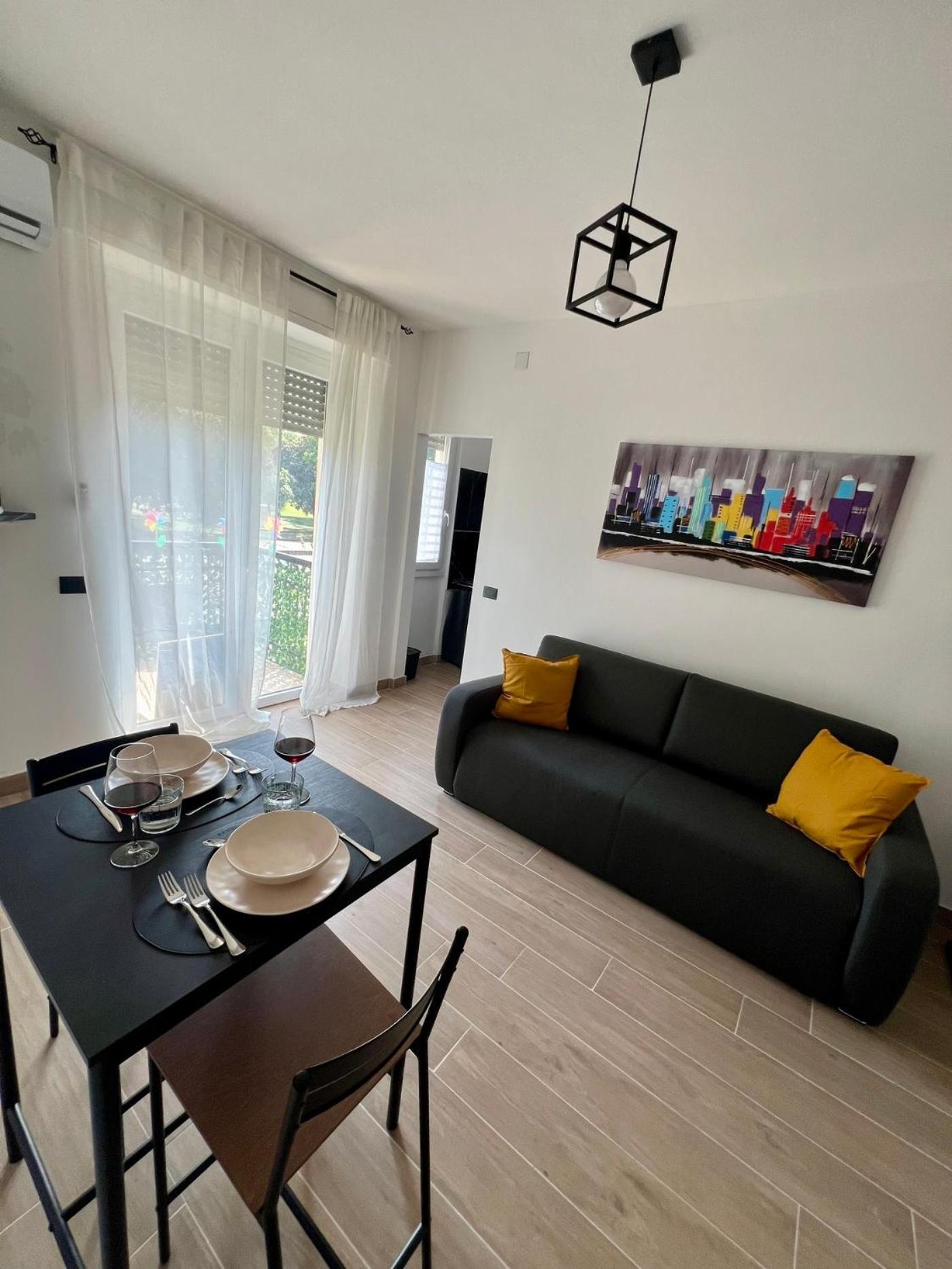 Moderno Ed Elegante Loft Con Balcone Lägenhet Milano Exteriör bild