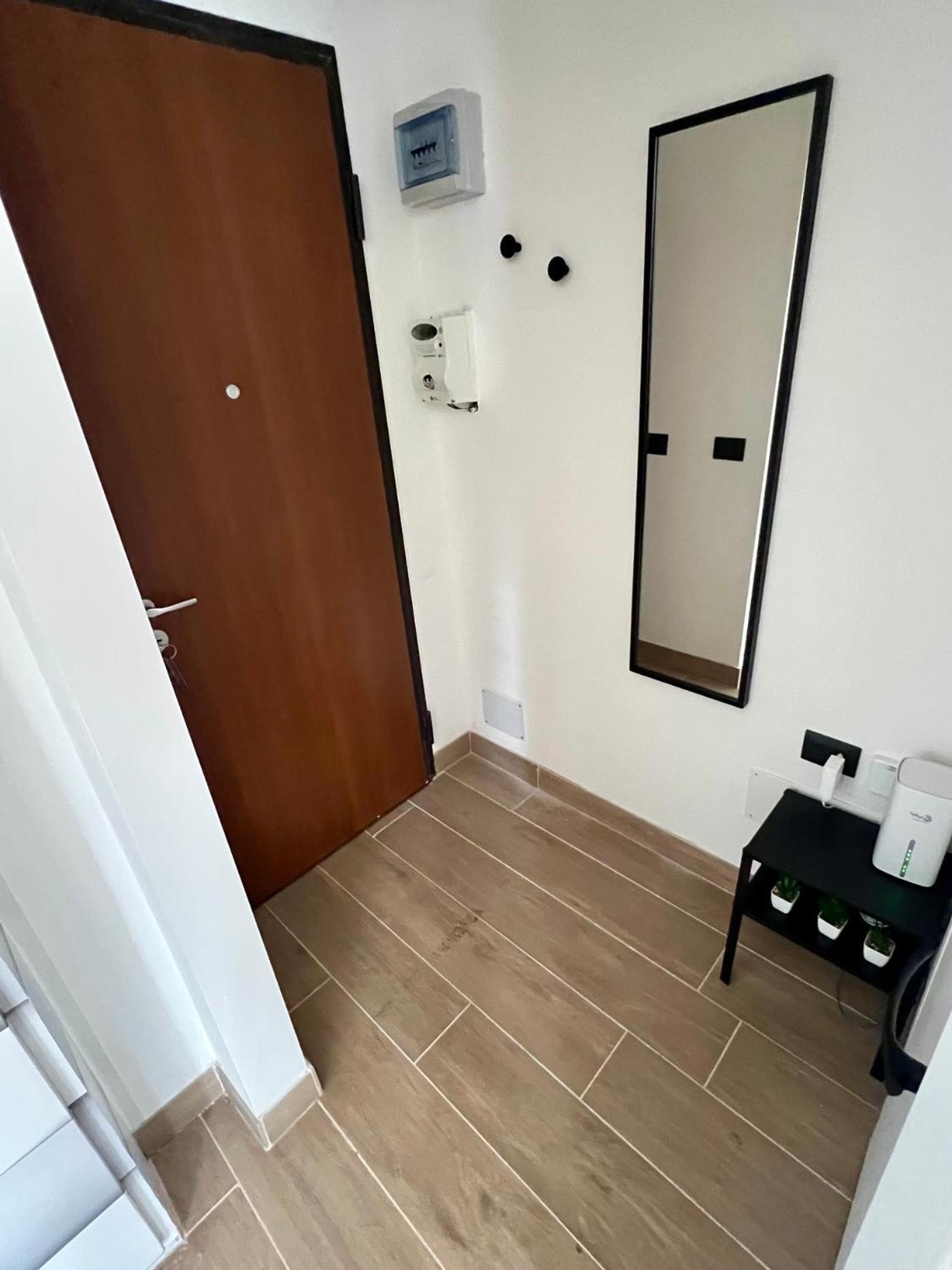 Moderno Ed Elegante Loft Con Balcone Lägenhet Milano Exteriör bild